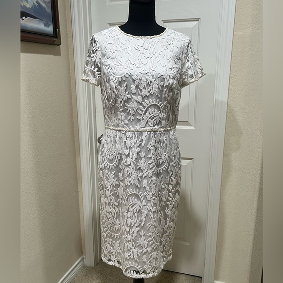 ADRIANNA PAPELL SPECIAL OCCASION LACE AND BEADS IVORY SHEATH DRESS. SIZE 10 - Picture 4 of 11
